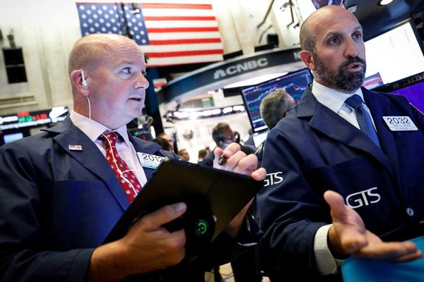 Espaldarazo de bancos centrales alivia a las bolsas en una sesión volátil