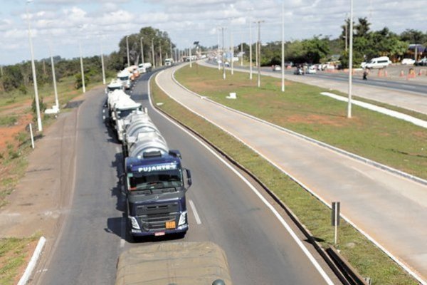 Por proyecto de rebaja de jornada laboral:Gremio de Camioneros advierte sobre destrucción de empleo e impacto en la cadena logística