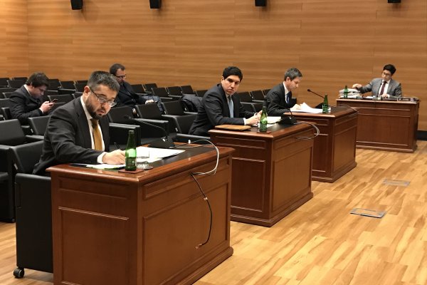 Claro alega discriminación contra inversionistas extranjeros en cumplimiento de fallo por banda 700 MHz