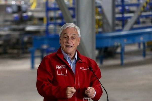 Piñera confía a ojos cerrados en la recuperación económica: "El segundo semestre va a ser mucho mejor y cóbreme la palabra"