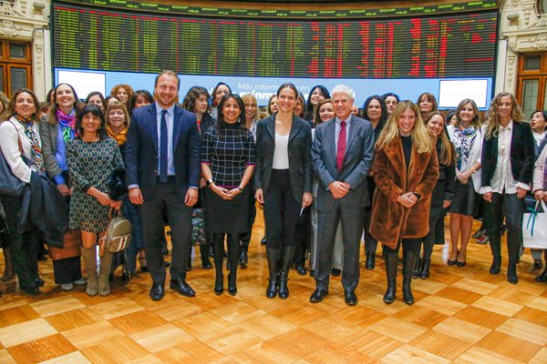 La Bolsa de Comercio de Santiago fue el marco para el lanzamiento del registro de mujeres.