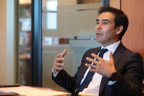 Parrado: "Se necesita una ley para supervisar a los conglomerados financieros"