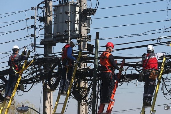 Gobierno promulga ley de retiro de cable en desuso y promete sacar 2.000 kilómetros