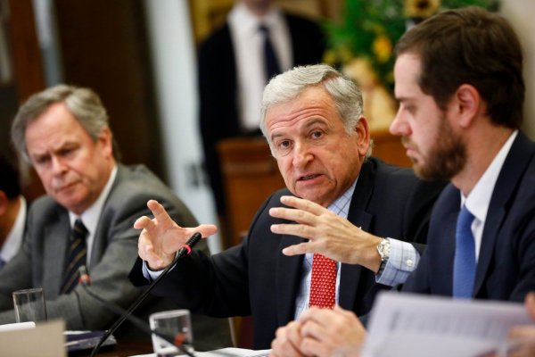 El ministro de Hacienda, Felipe Larraín, asistió a la votación en la comisión del ramo de la Cámara.