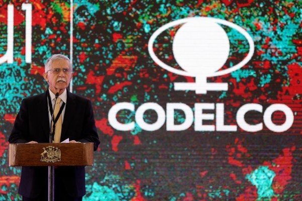 INTERACTIVO | Un emocionado Pizarro se despide de Codelco: "Hemos vivido sinsabores dolorosos pero también éxitos como el de hoy"