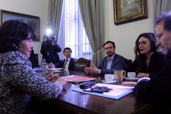 Reducción de jornada: senadores de oposición se cuadran con proyecto de Vallejo y se lanzan contra el gobierno