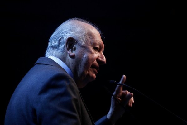 Lagos recuerda cuando bajó la jornada laboral: "Enfrentamos las mismas críticas amenazantes (...) Nada de eso sucedió"
