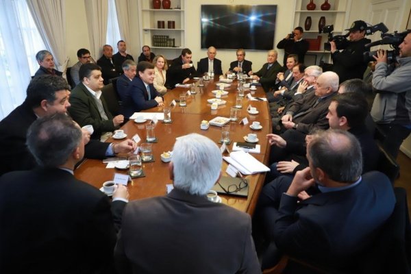 Otro frente por jornada laboral: CPC y centrales sindicales optan por presentar propuesta propia