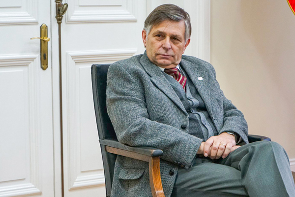 Intendente de Magallanes alerta por crisis en industrias de la región: “Es un golpe fuerte”