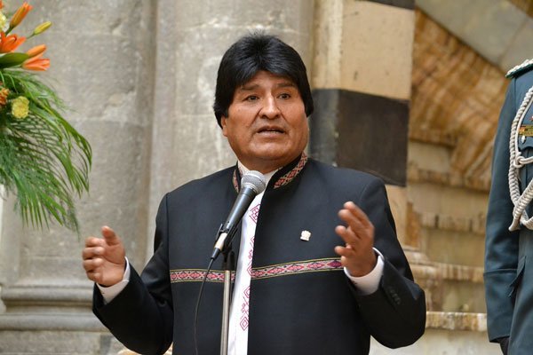 Evo Morales contratará un avión Supertanker para combatir incendios forestales
