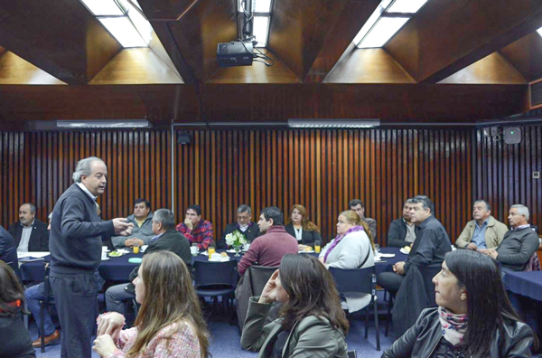 El ministro Monckeberg se reunió con representantes sindicales de centrales del sector privado y de grandes empresas del país.