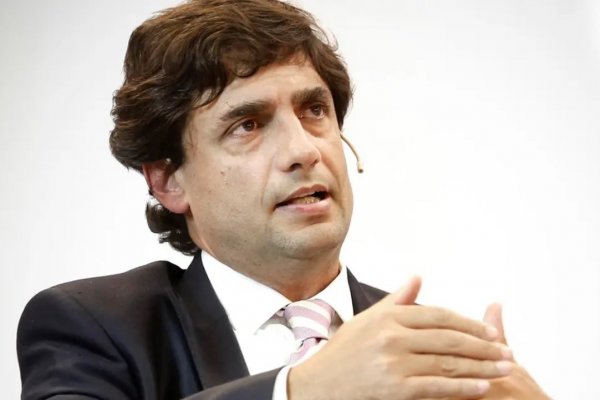 Lacunza sale al paso de la cancelación de la visita del FMI para esta semana
