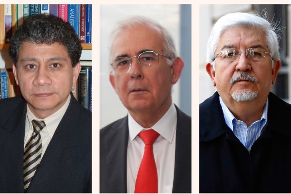 Alfredo Coutiño director de Moody´s Analytics; Diego Hernández presidente de la Sonami; Osvaldo Rosales economista y ex director de Direcon.