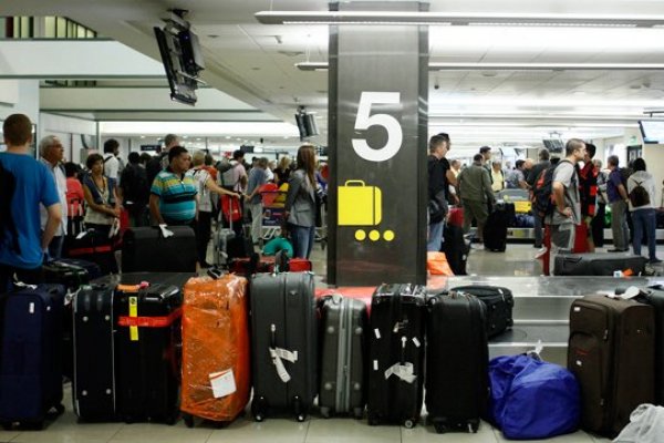 Concesionaria lanzará licitación para mejorar cinta de maletas en aeropuerto de Santiago