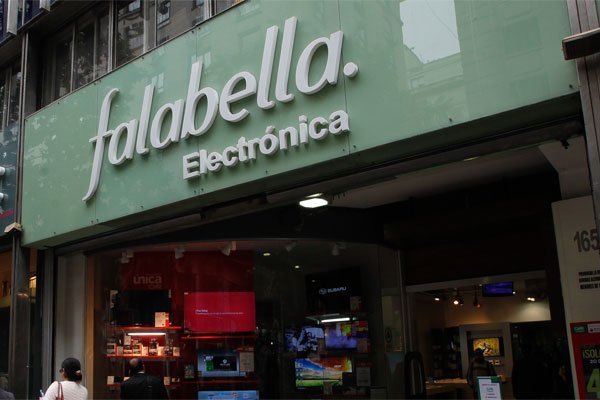 Falabella reduce en 30% sus ganancias durante primer semestre por menor consumo en el país