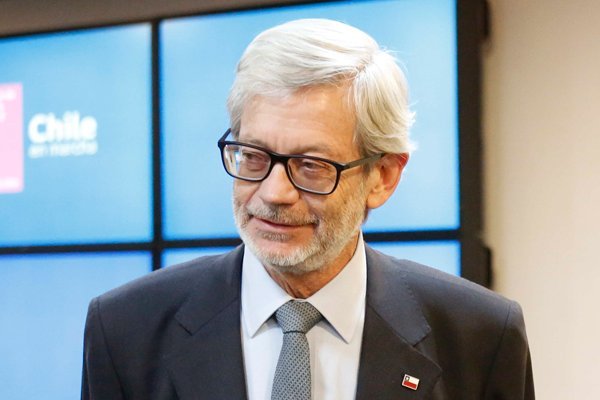 <p>El ministro Fontaine destacó ayer la necesidad de potenciar la competencia e innovación. Foto: Agencia Uno </p>