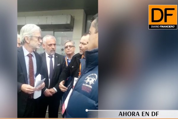 <p>Ahora en DF: Pescadores de BioBío emplazan a Fontaine a iniciar "conversaciones responsables" por la ley de la jibia</p>