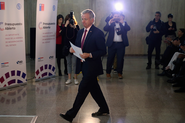 El ministro Felipe Larraín lanzó ayer la plataforma Presupuesto Abierto. Foto: Agencia Uno