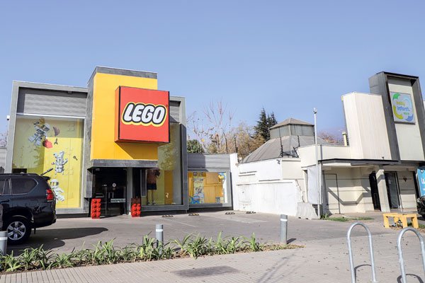 Lego cuenta con 8 tiendas en Chile y 3 en Perú. Tras la venta, EBI prepara un plan de expansión. Foto: Rodolfo Jara