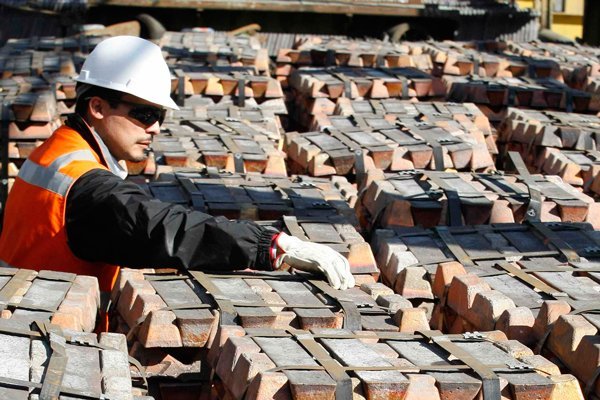 Cobre: inventarios aumentan 59% por guerra comercial y menor demanda