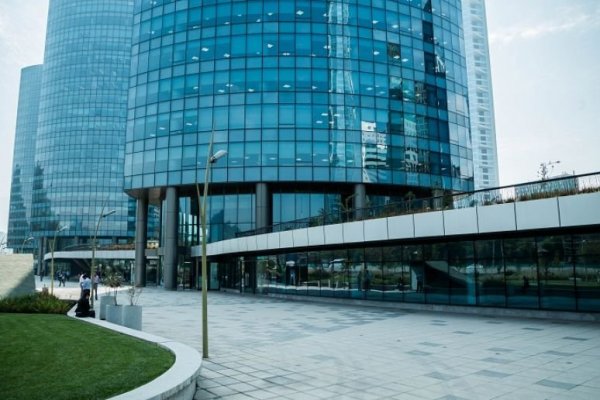 Toesca demanda a operador de centro de convenciones de Parque Titanium: acusa impago de arriendos