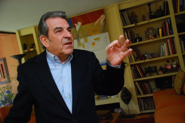 Demandan a expresidente Frei por crédito impago de su hermano Francisco