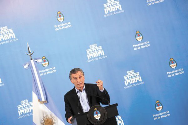 Presidente Macri se reúne con su gabinete para analizar impacto de restricciones cambiarias en Argentina