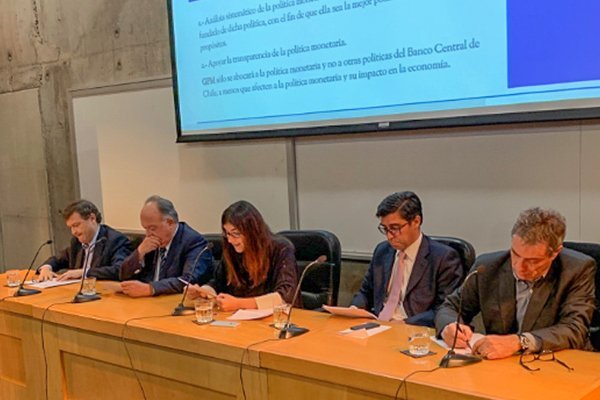 Economistas del grupo de política monetaria sugieren leve baja de tasa