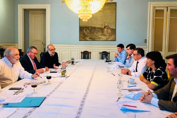 Parte del equipo técnico se reunió a fines de la semana pasada con los senadores opositores de la comisión de Hacienda.