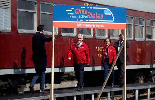 El presidente abordó el Tren del Recuerdo hasta Melipilla. Foto: Agencia Uno