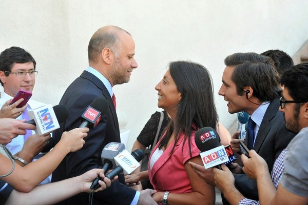 Sigue la teleserie Pérez-PS: Senadores de oposición resuelven aplicar el reglamento que permite ingreso de asesores solo con los ministros