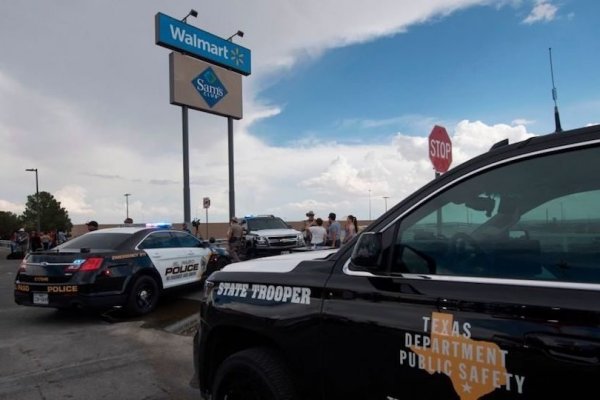 Walmart dejará de vender munición para armas cortas tras tiroteos en Texas