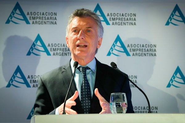 Argentinos disparan aperturas de cuentas en EEUU y Macri reconoce efecto de medidas