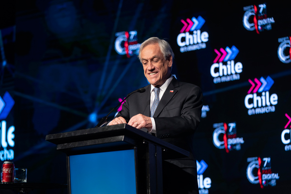 Piñera participó ayer del VII Summit País Digital. Larraín aboró el tema en el Congreso. Foto: Presidencia