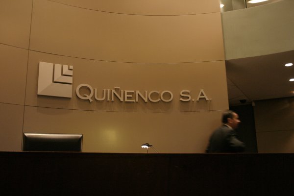 Ganancias de Quiñenco disminuyen más de 35% en primera mitad del año
