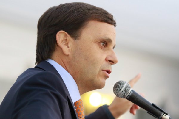 Empresarios y organizaciones sindicales piden legislar con cautela y realismo sobre reducción de jornada laboral