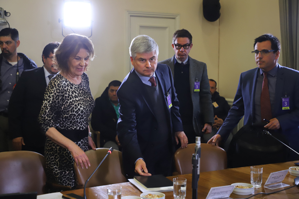 El nuevo presidente ejecutivo de Codelco, Octavio Araneda, asistió ayer a la comisión del Senado. Foto: Rodolfo Jara