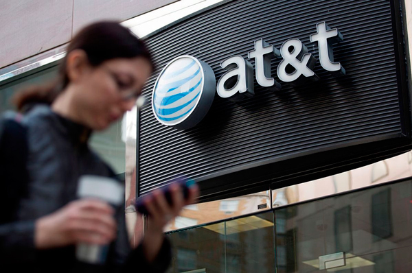 Fondo Elliott compra parte de AT&T y pide reestructuración