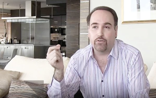 Estafados por Alberto Chang demandan a dos bancos