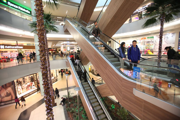 Cencosud y Mall Plaza alertan que centros comerciales serían afectados por cambios laborales