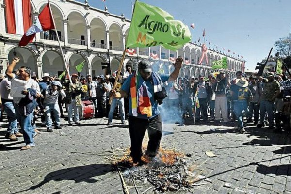 <p>Perú ve alejarse objetivo de superar a Chile como primer productor mundial de cobre debido a conflictos mineros</p>