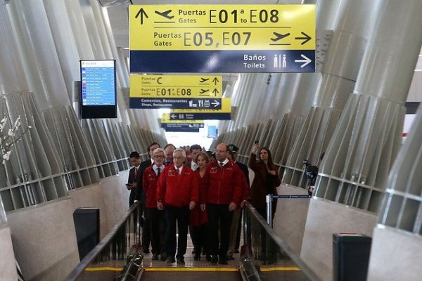 Aeropuerto de Santiago estrena nuevo espigón y obras de ampliación tienen 60% de avance