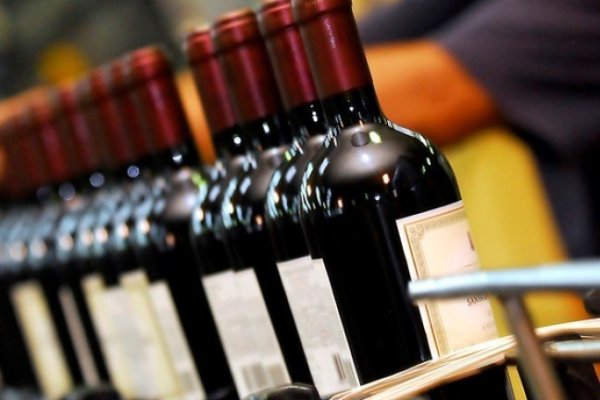 Exportación de vinos sigue a la baja pero recupera parte de su valor en los destinos top ten