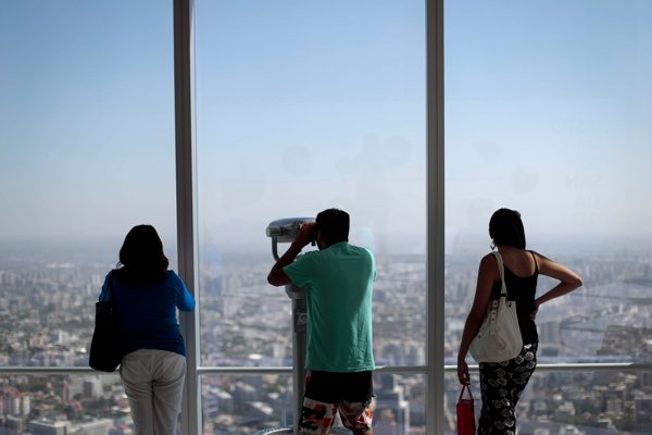 Hasta su mirador es un hit: Costanera Center informa millonarios ingresos mensuales