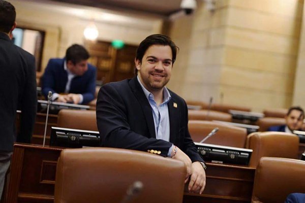 Homologación de títulos y licencias de conducir: las demandas de los colombianos en Chile