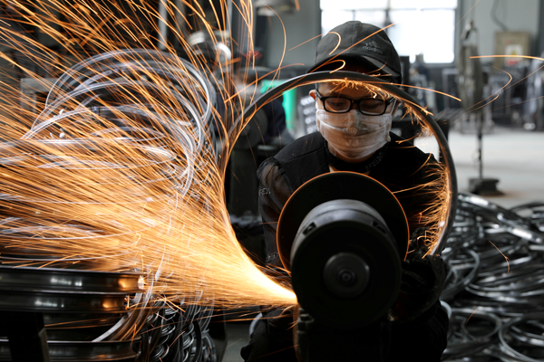 Contracción de fábricas alemanas arrastra la actividad de la zona euro a mínimo en seis años