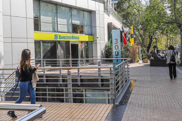 Banco do Brasil tiene una sucursal en Apoquindo en Las Condes. Foto: Rodolfo Jara