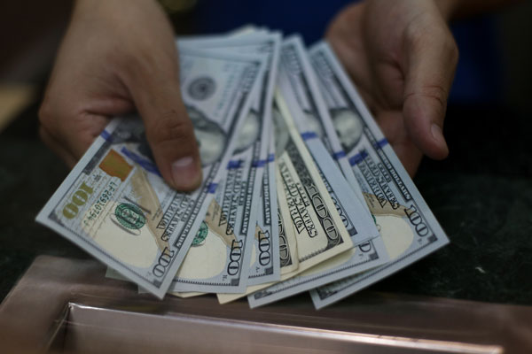 Dólar extiende rally en Chile ante incertidumbre en EEUU, pero operadores no prevén mayores efectos