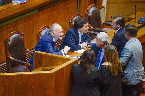 El ministro Prokurica en la sesión donde se votó el proyecto de ley. Foto: Agencia Uno