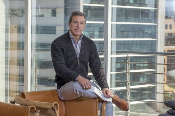 Camanchaca defiende la industria: "el planeta debería estar rogándonos para que aumentemos la producción de salmones"